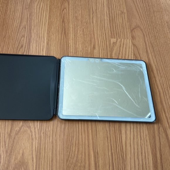 ❤️ Bloomingdales LED Portable Vanity Mirror New in Box - Picture 8 of 12